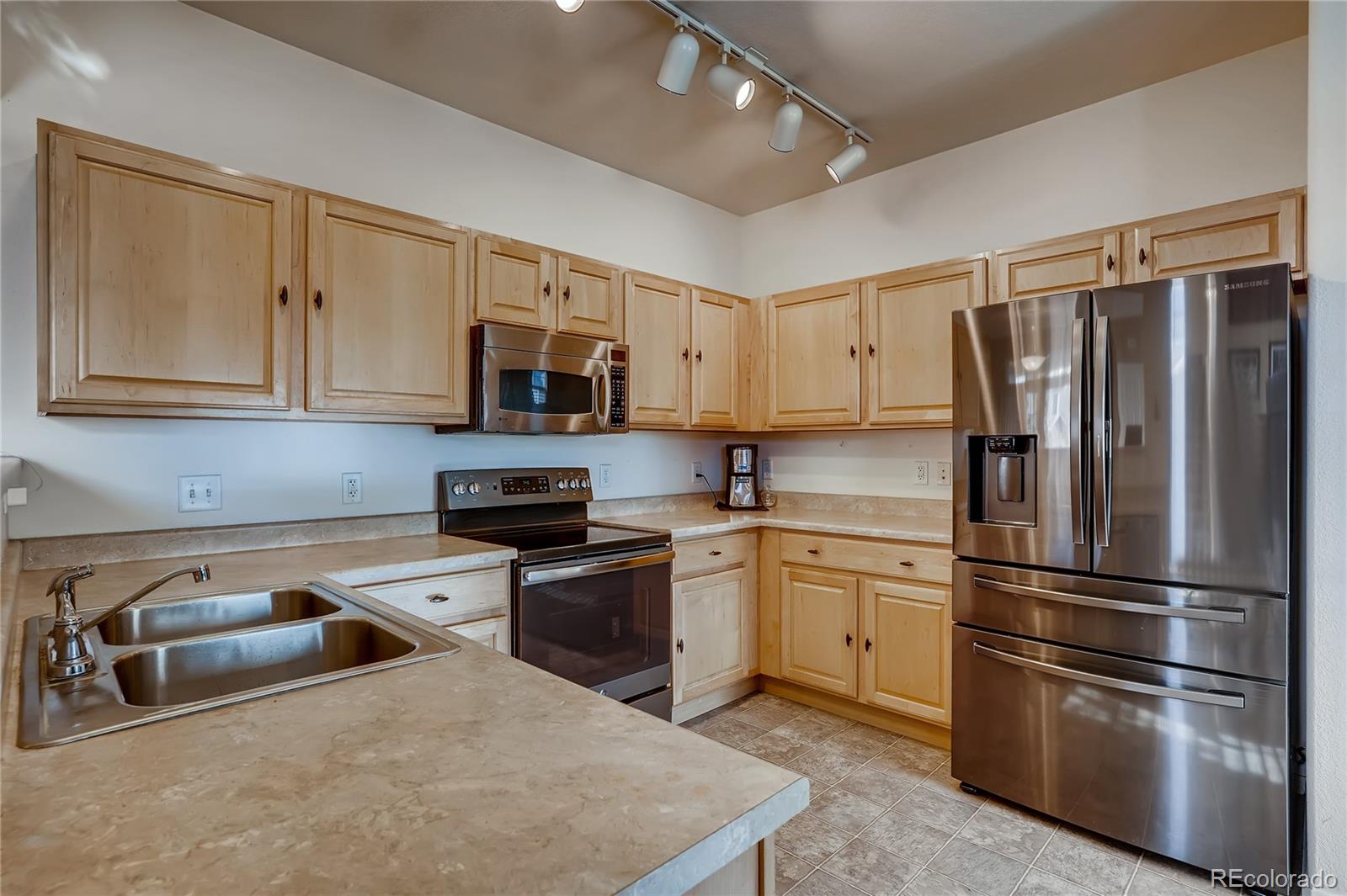 457 Black Feather Loop, Unit 709 Castle Rock, CO 80104 - Photo 9 of 11 a kitchen with appliances a sink and cabinets