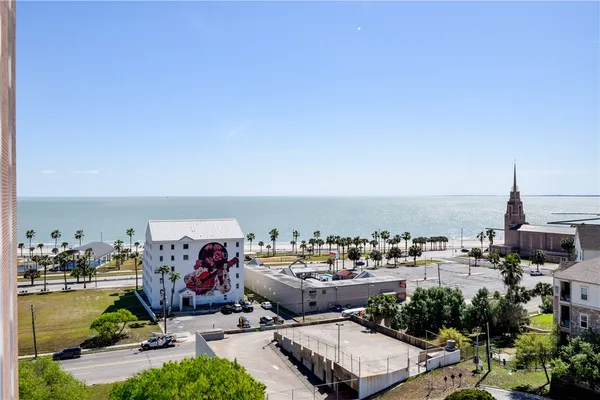 $1,700 | 715 South Upper Broadway, Unit 903, Corpus Christi, TX 78401