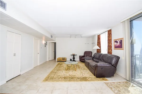 $1,700 | 715 South Upper Broadway, Unit 903, Corpus Christi, TX 78401