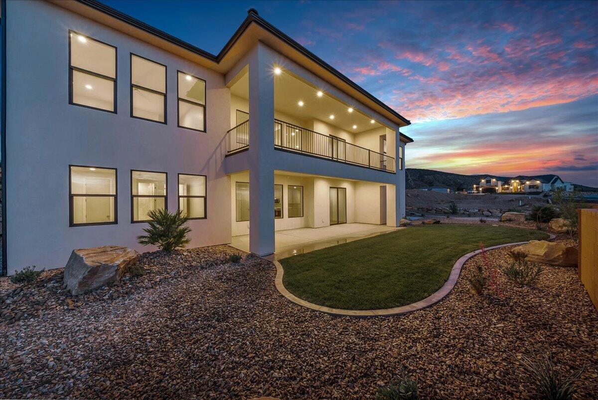 2072 South Pony Way Washington, UT 84780 - Photo 4 of 61 Backyard Evening