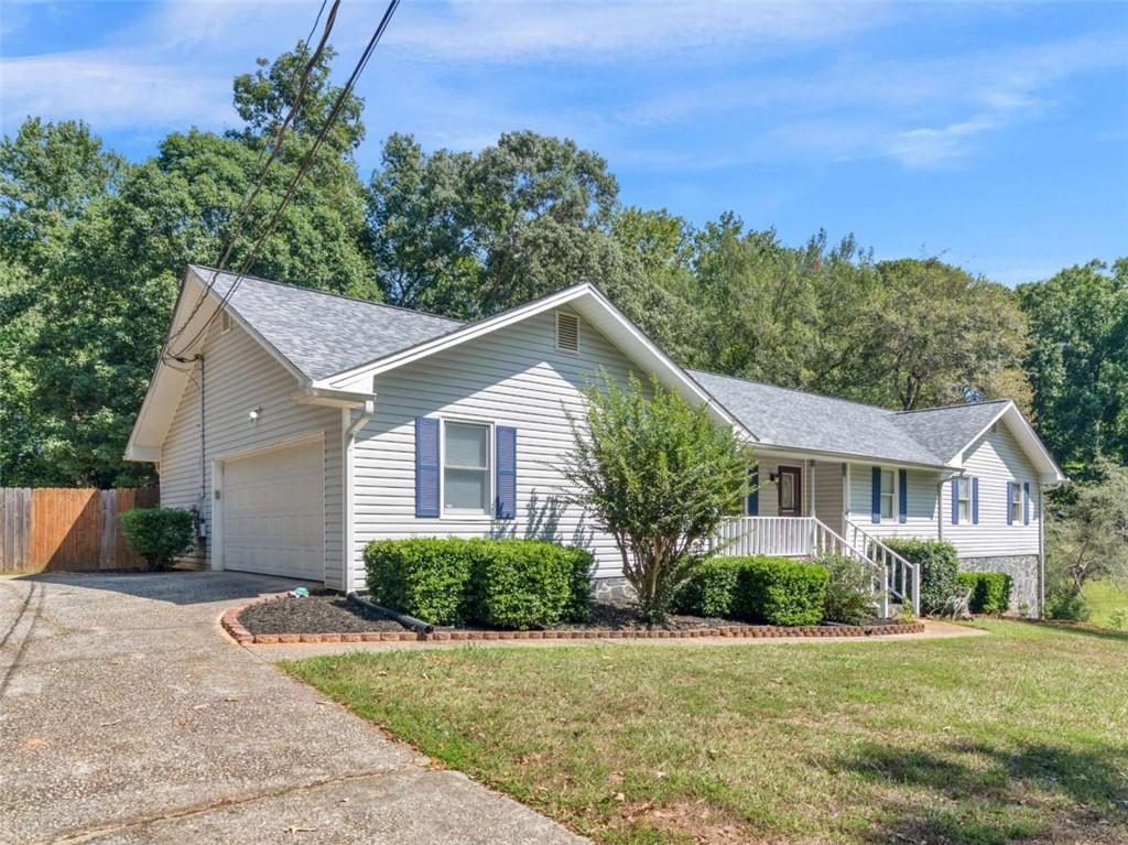 5 Ridgewood Circle McDonough, GA 30252 - Photo 2 of 20 a front view of a house with a yard