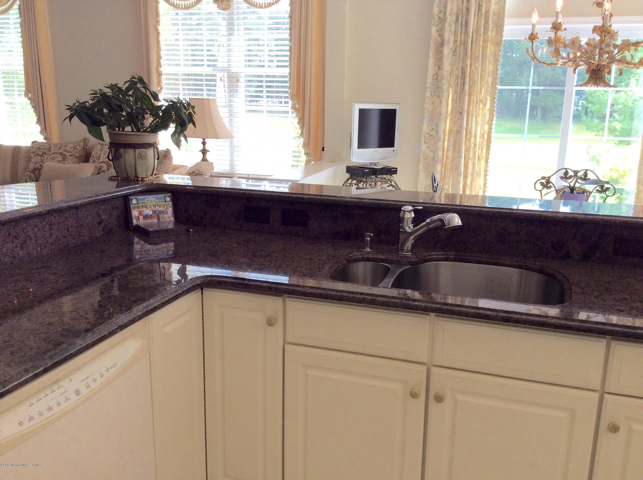 21 Barton Creek Road Jackson, NJ 08527 - Photo 10 of 24 Kitchen Counter