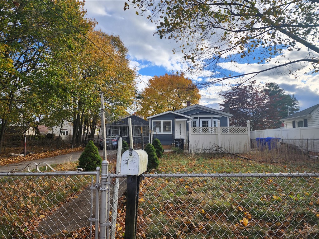 39 Chaplin Street Pawtucket, RI 02861 - Photo 2 of 14