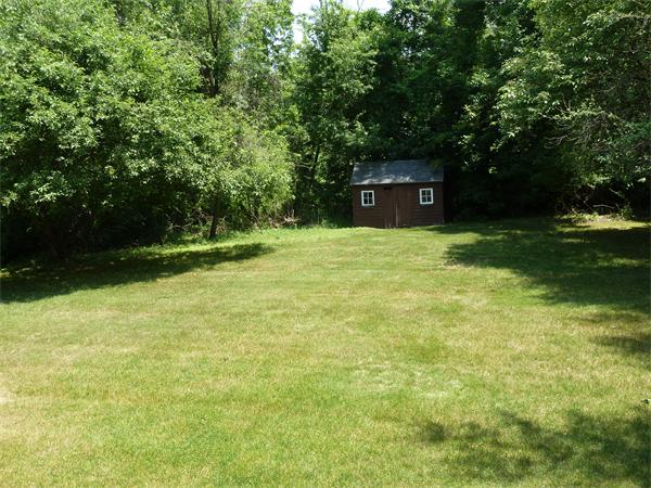 20 Fenwick Road Chelmsford, MA 01824 - Photo 14 of 15 a backyard of a house