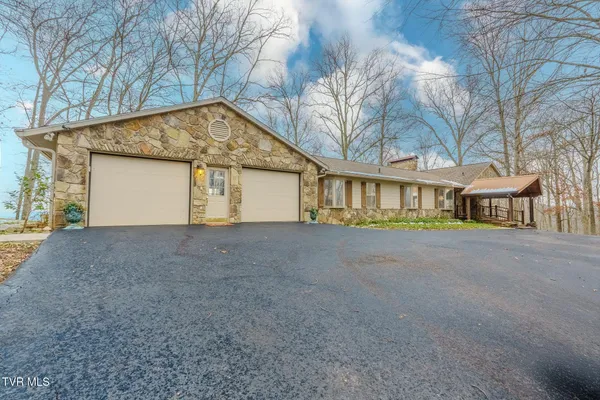 $1,099,999 | 1290 Hickory Hills Road, Jefferson City, TN 37760