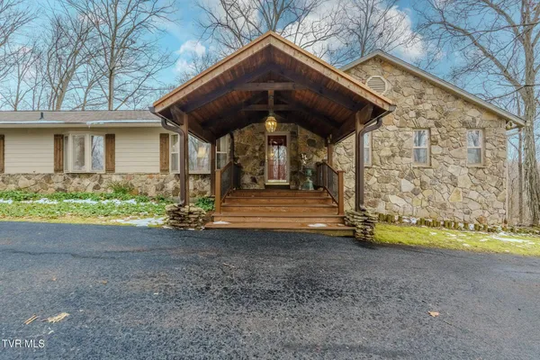 $1,099,999 | 1290 Hickory Hills Road, Jefferson City, TN 37760