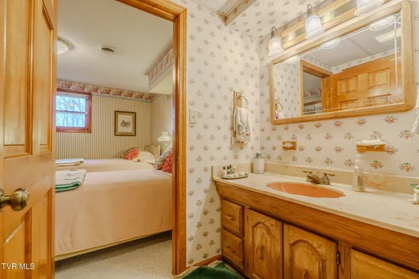 $1,099,999 | 1290 Hickory Hills Road, Jefferson City, TN 37760