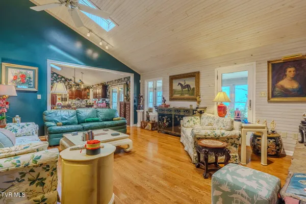 $1,099,999 | 1290 Hickory Hills Road, Jefferson City, TN 37760