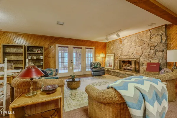 $1,099,999 | 1290 Hickory Hills Road, Jefferson City, TN 37760