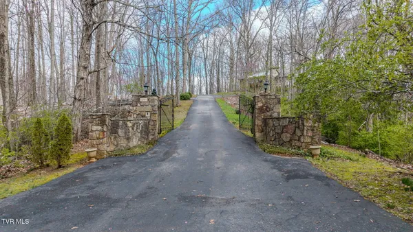 $1,099,999 | 1290 Hickory Hills Road, Jefferson City, TN 37760