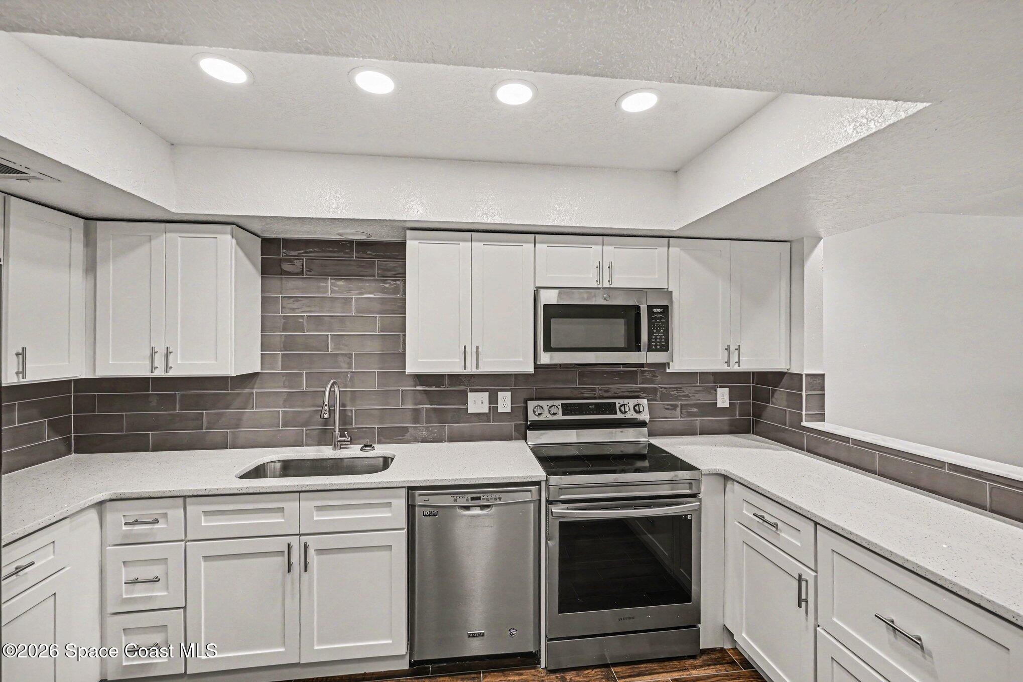 2173 Stewart Road Melbourne, FL 32935 - Photo 8 of 23 010_file_6256