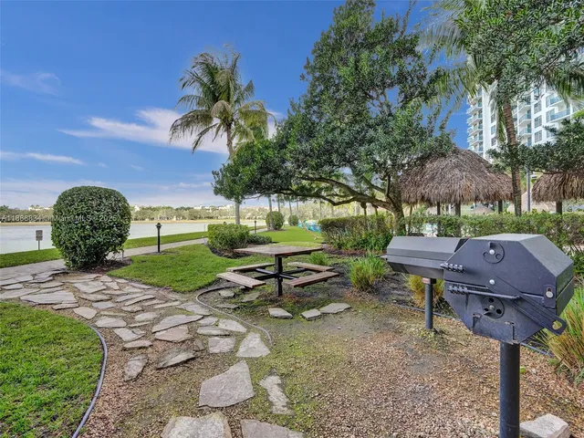 $3,200 | 2681 North Flamingo Road, Unit 605S, Sunrise, FL 33323