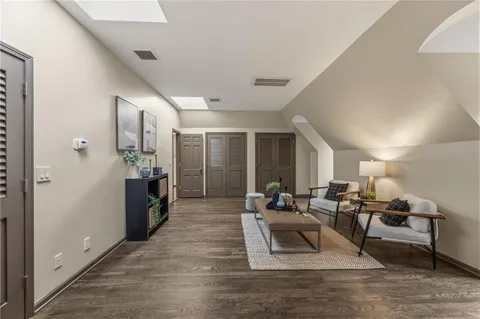 $2,100,000 | 2211 West 69th Terrace, Mission Hills, KS 66208