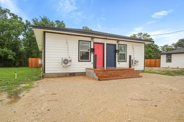 $1,400 | 1644 County Road 180, Unit 3, Alvin, TX 77511