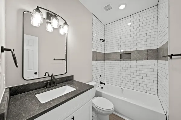 $1,400 | 1644 County Road 180, Unit 3, Alvin, TX 77511