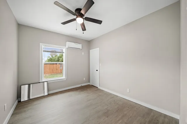 $1,400 | 1644 County Road 180, Unit 3, Alvin, TX 77511