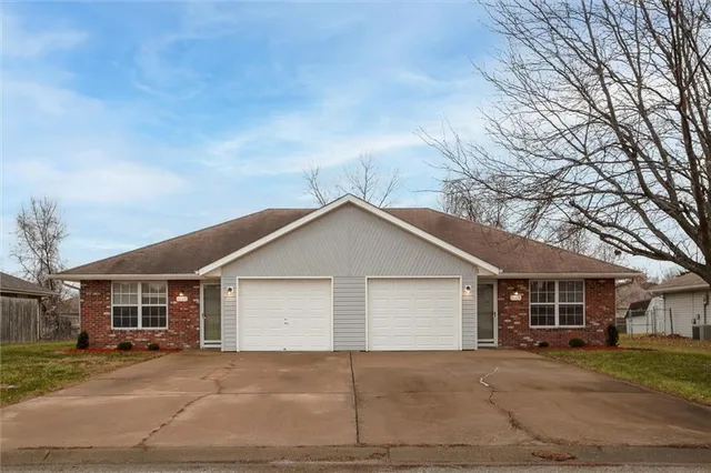 $204,500 | 1121 Ephraim Drive, Grain Valley, MO 64029