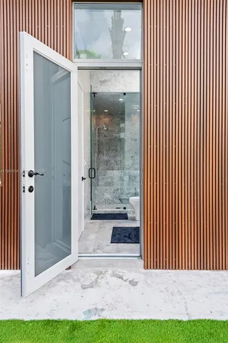 $2,900,000 | 1000 Northeast 89th Street, Miami, FL 33138