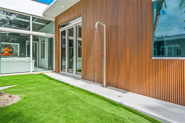 $2,900,000 | 1000 Northeast 89th Street, Miami, FL 33138