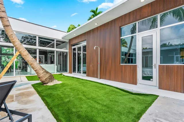 $2,900,000 | 1000 Northeast 89th Street, Miami, FL 33138