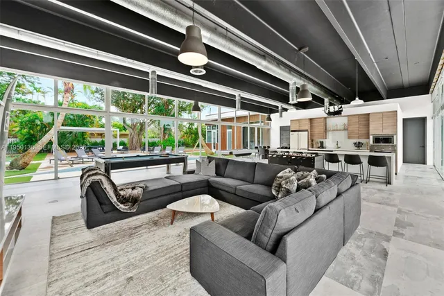 $2,900,000 | 1000 Northeast 89th Street, Miami, FL 33138