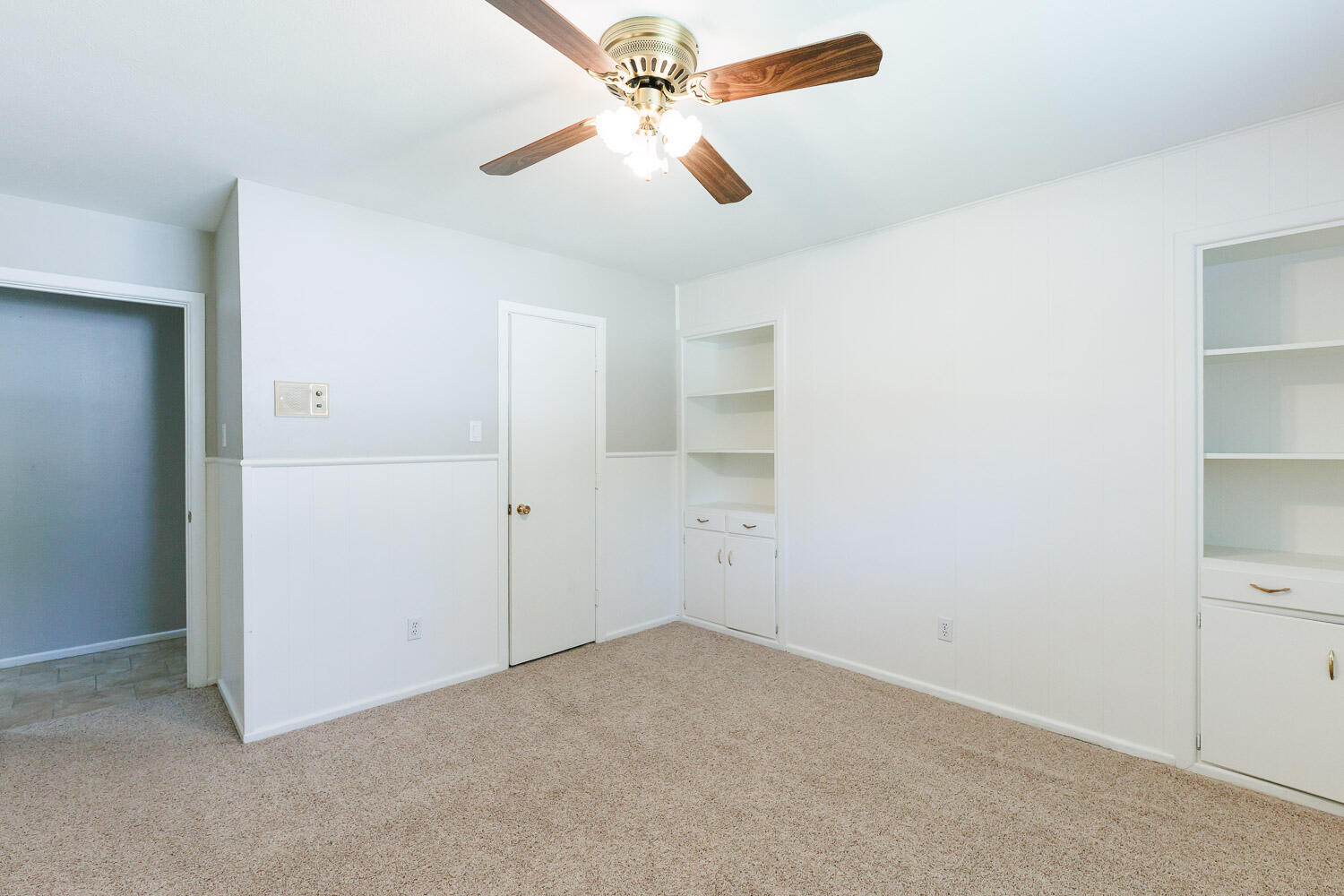 3816 53rd Street Lubbock, TX 79413 - Photo 40 of 59 an empty room with closet and windows