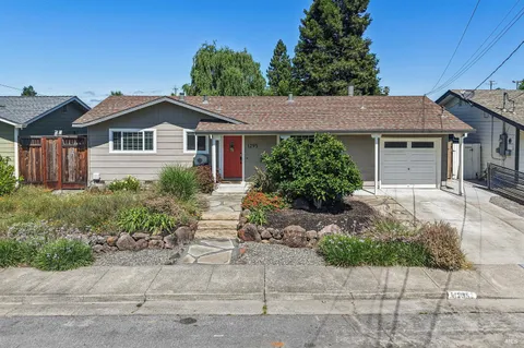$689,000 | 1295 Marian Way, Petaluma, CA 94954
