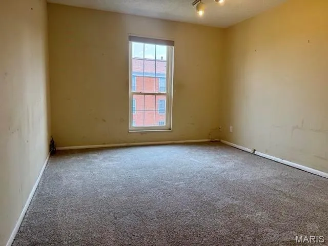 $135,000 | 10367 Oxford Hill Drive, Unit 26, St. Louis, MO 63146