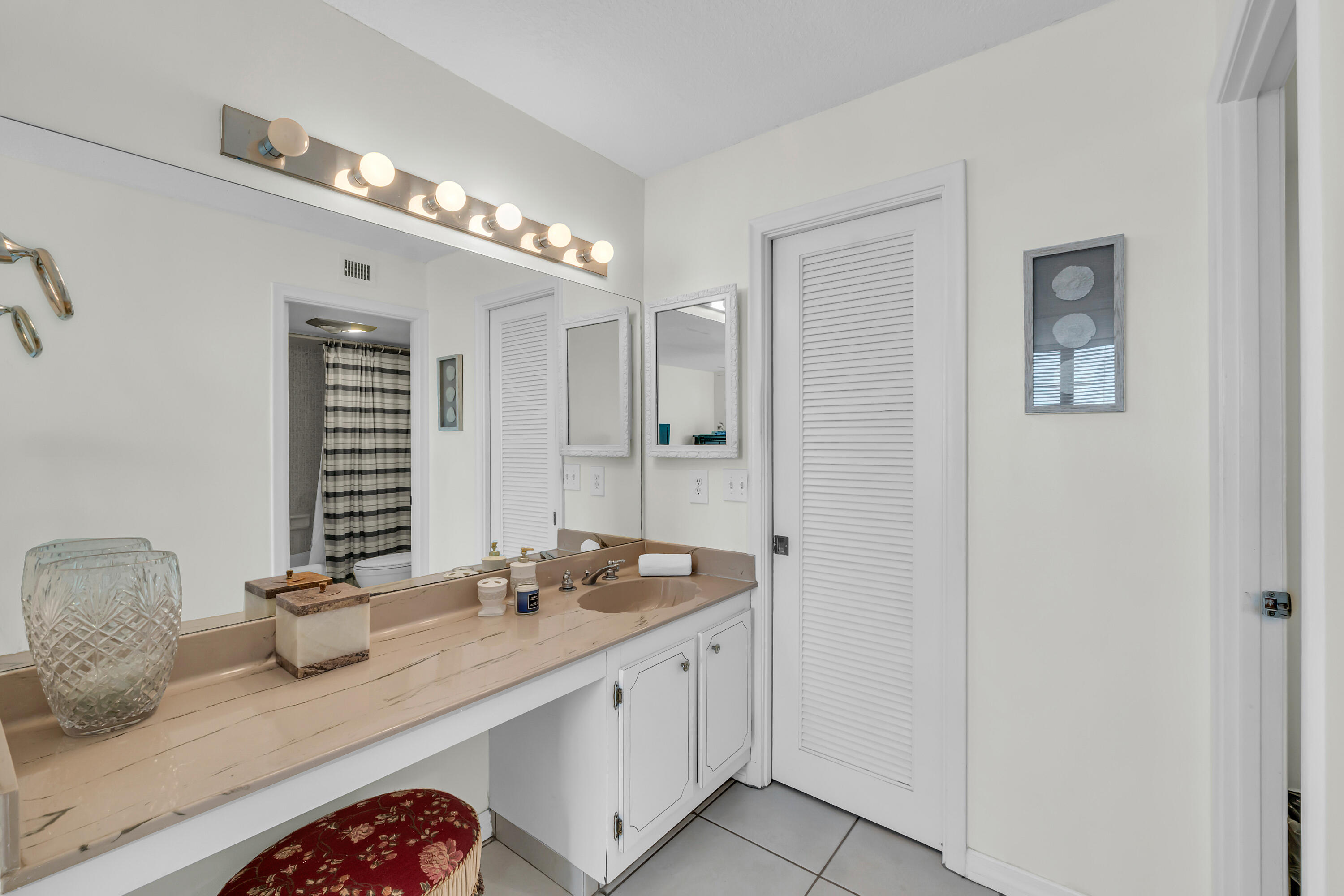 4 Royal Palm Way, Unit 601 Boca Raton, FL 33432 - Photo 20 of 34 a bathroom with double vanity and a mirror