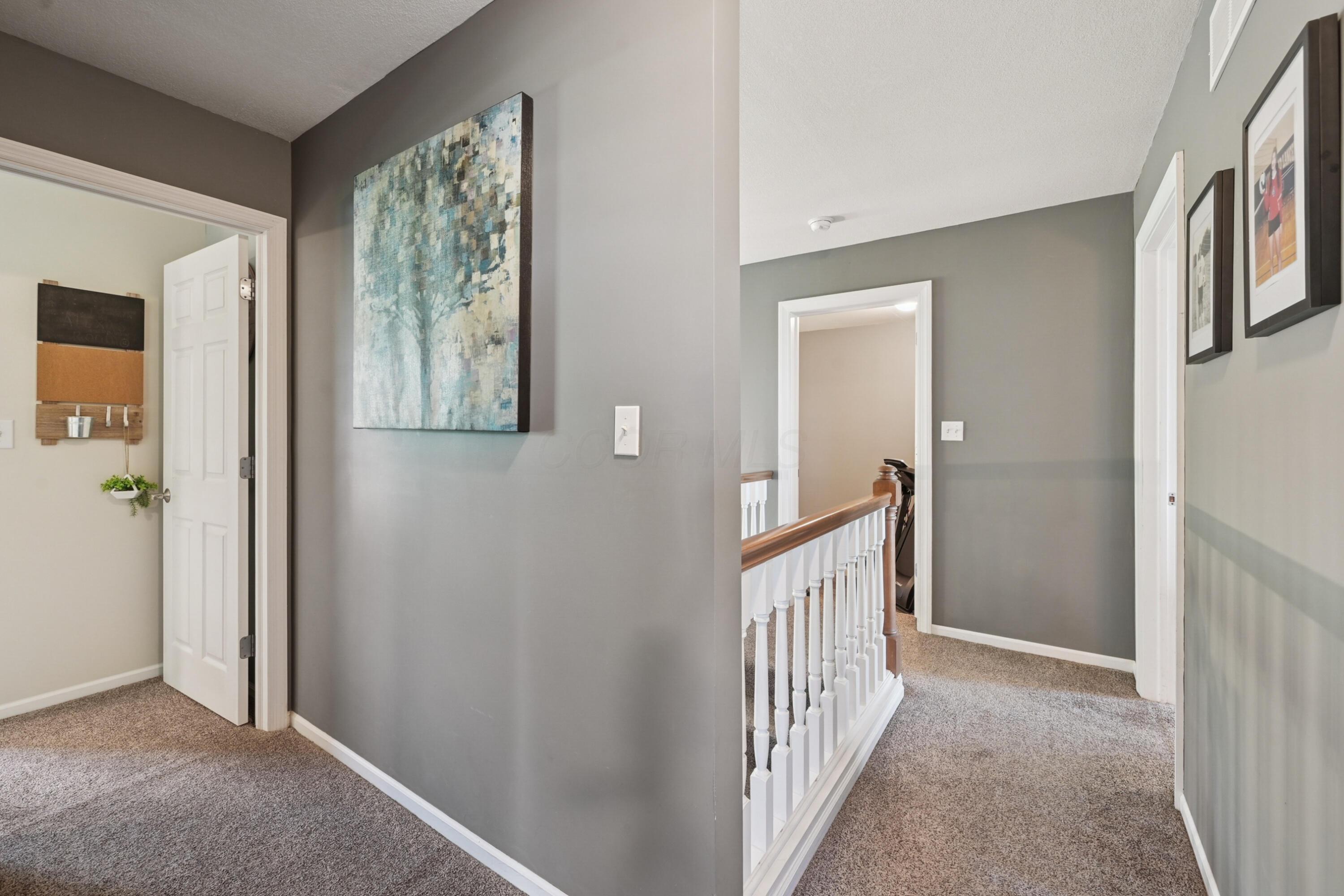 564 National Road Southeast Hebron, OH 43025 - Photo 37 of 106 2nd Floor Foyer