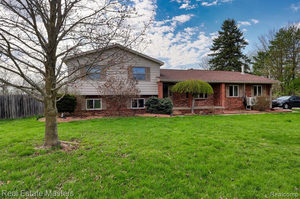 8187 Elms Road Flushing, MI 48433 - Photo 2 of 34