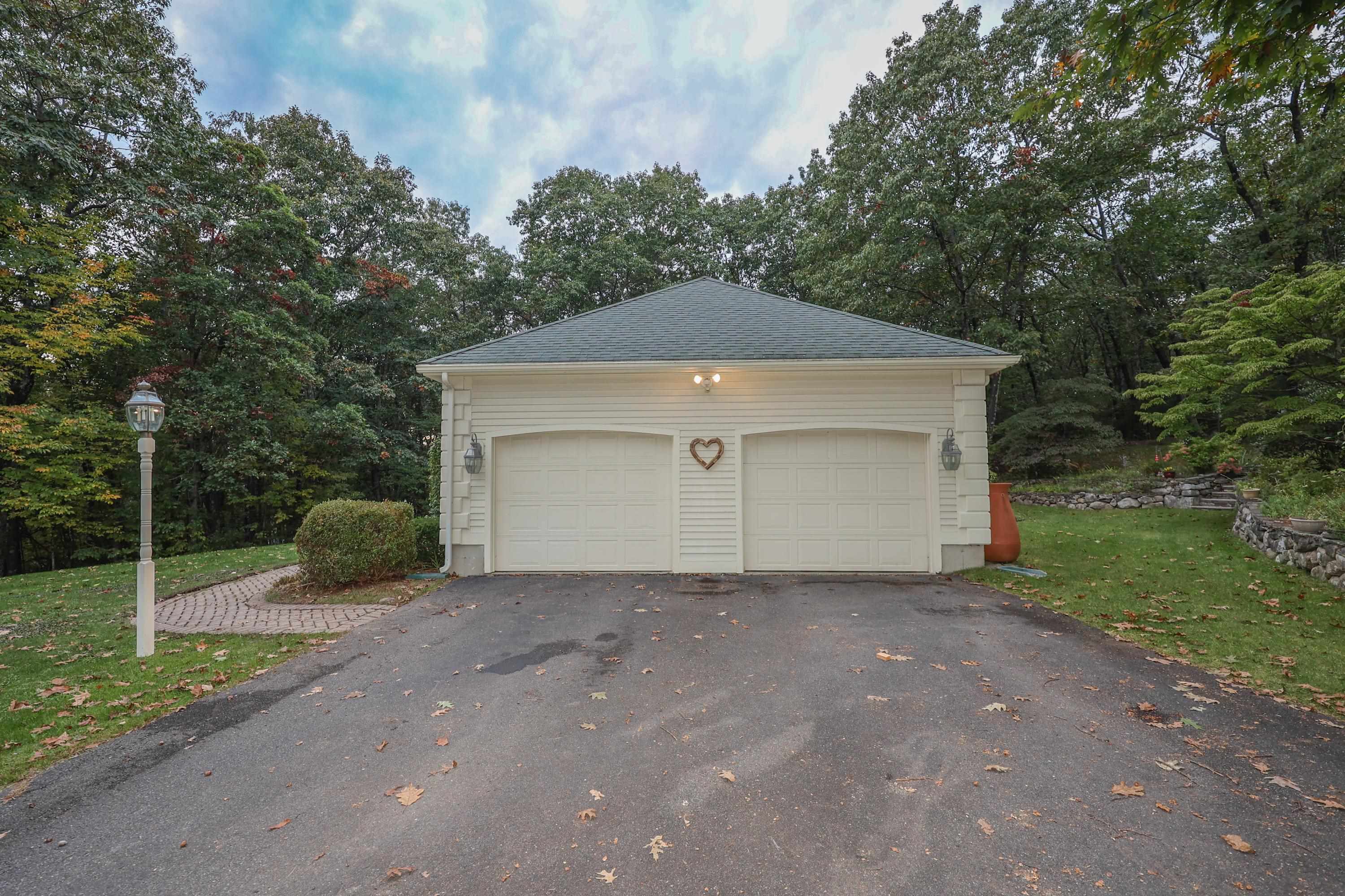 51 Blossom Road Windham, NH 03087 - Photo 34 of 40