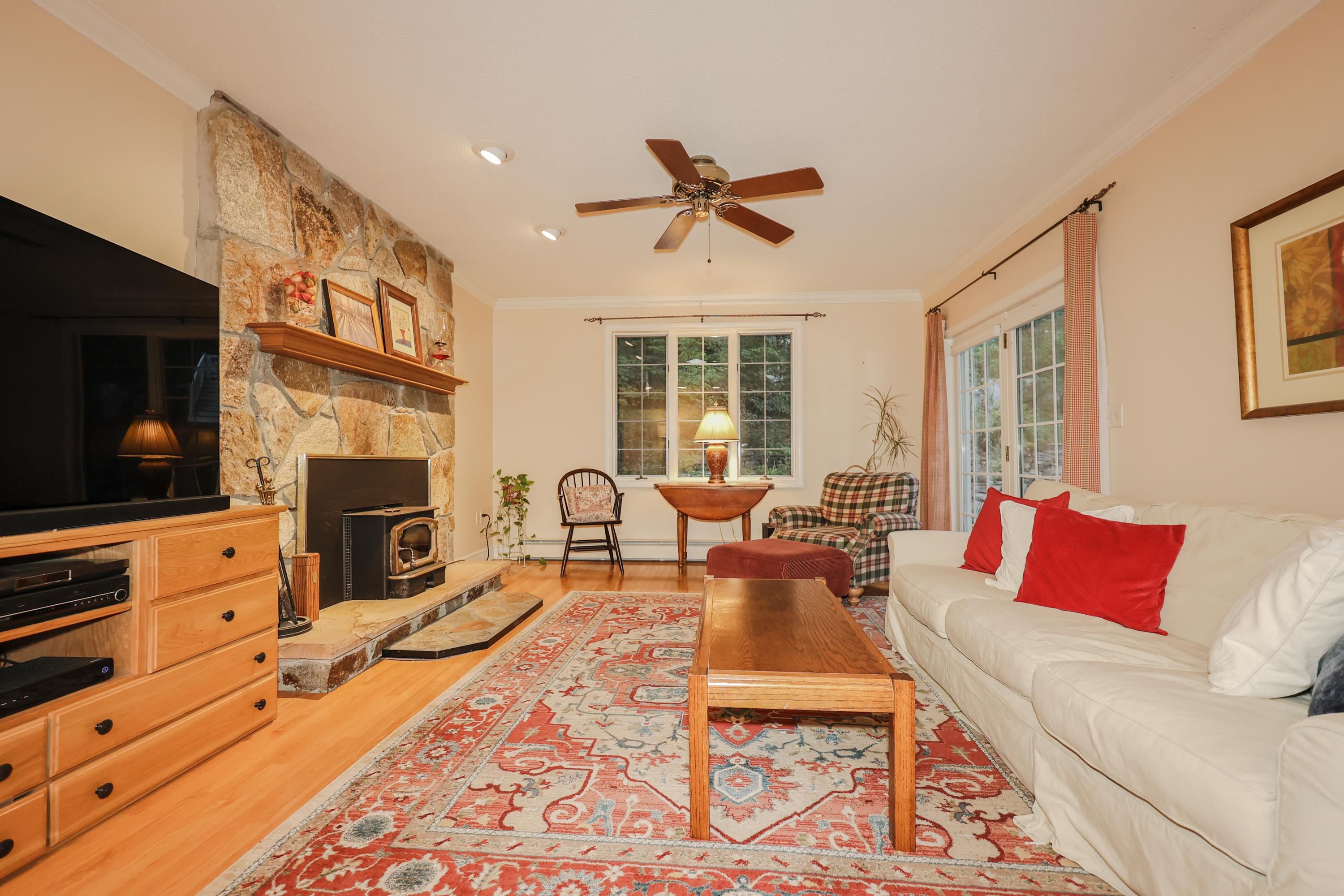 51 Blossom Road Windham, NH 03087 - Photo 4 of 40