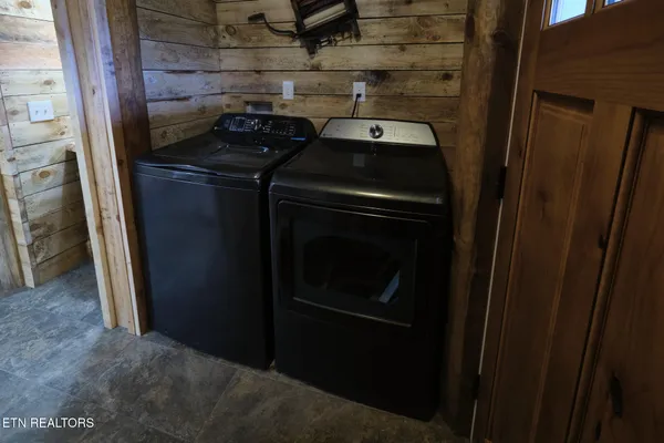 $1,390,000 | 1410 Swannsylvania Road, Dandridge, TN 37725