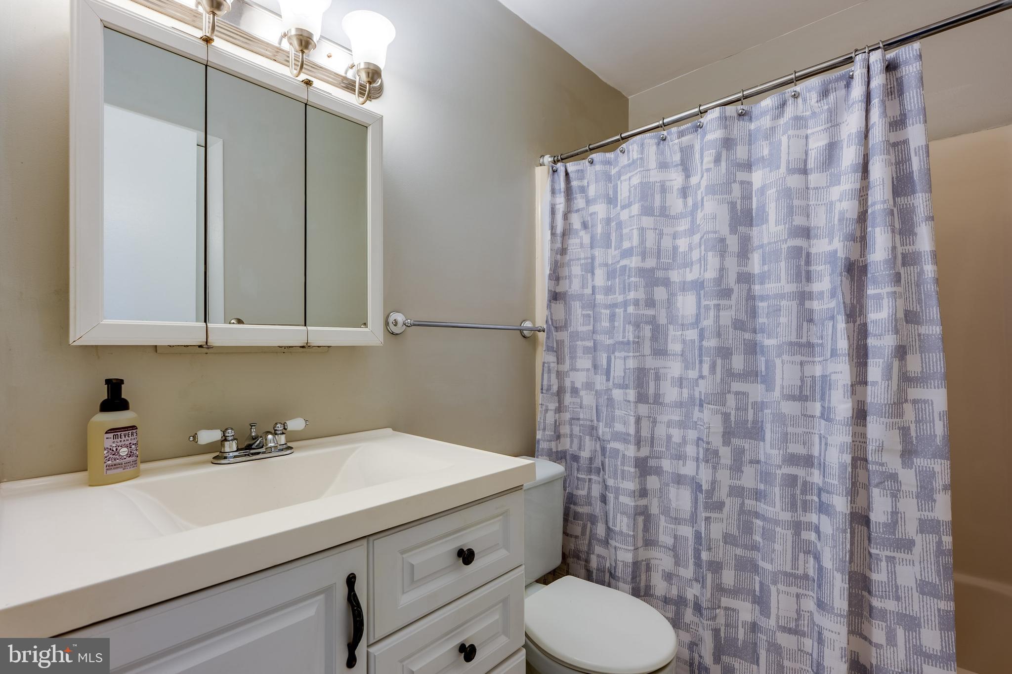 166 Pulte Road Lancaster, PA 17601 - Photo 30 of 41 a bathroom with a sink and a mirror
