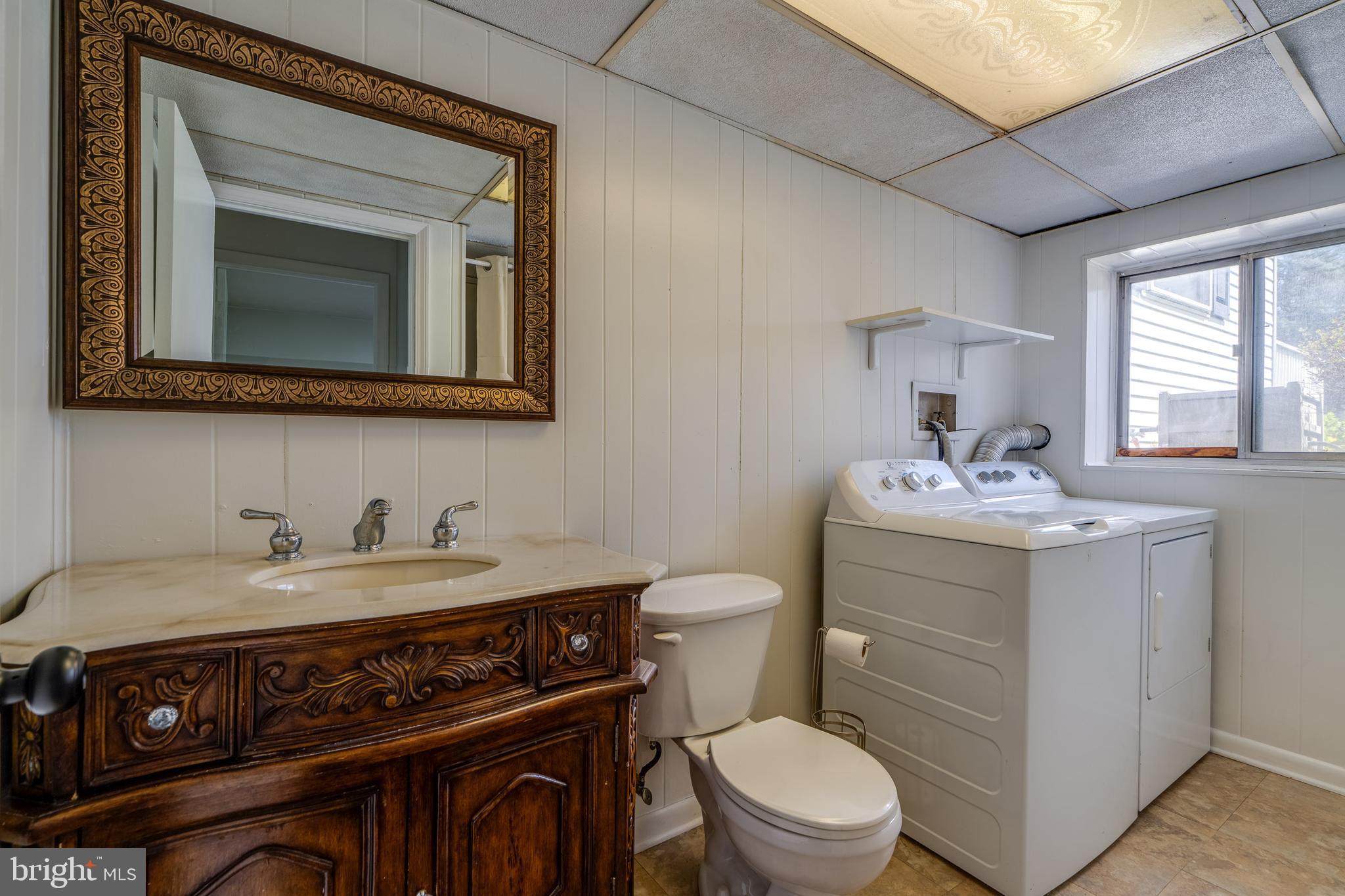 166 Pulte Road Lancaster, PA 17601 - Photo 38 of 41 a bathroom with a toilet sink and mirror