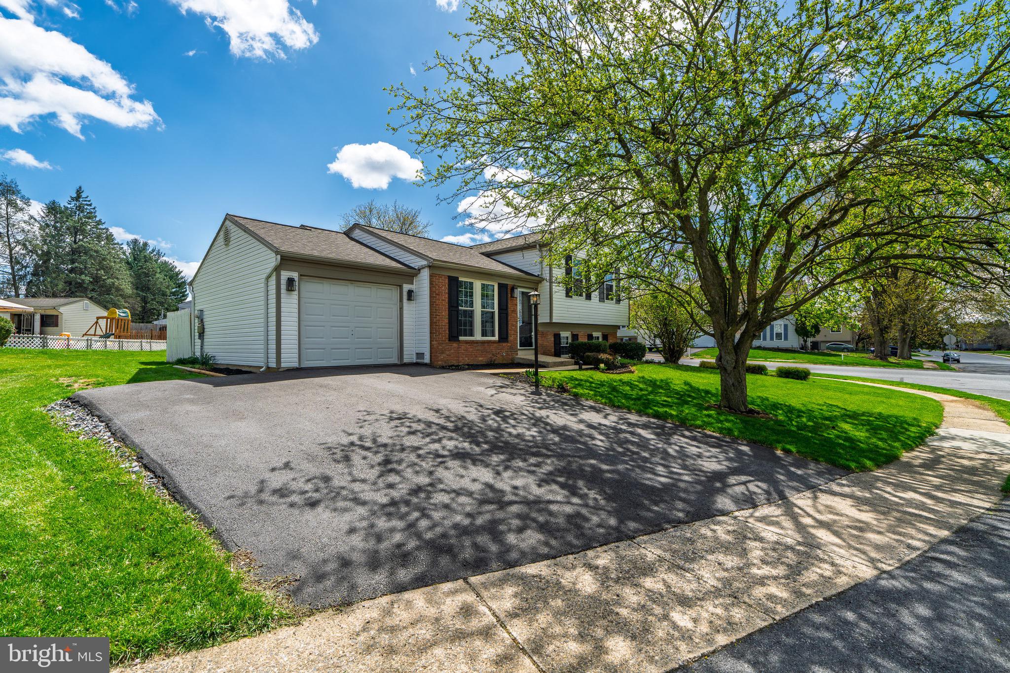 166 Pulte Road Lancaster, PA 17601 - Photo 4 of 41 a house view with a garden space