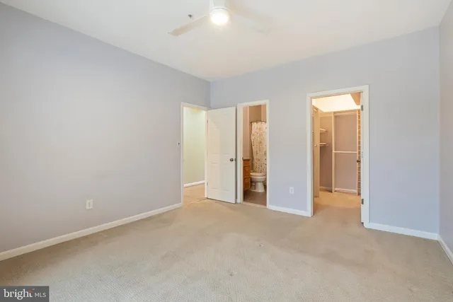 an empty room with closet and mirror
