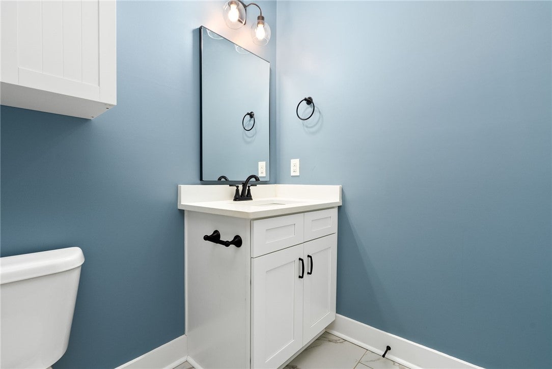 2845 Pear Tree Road Auburn, AL 36879 - Photo 37 of 45 Guest Bathroom - Upstairs