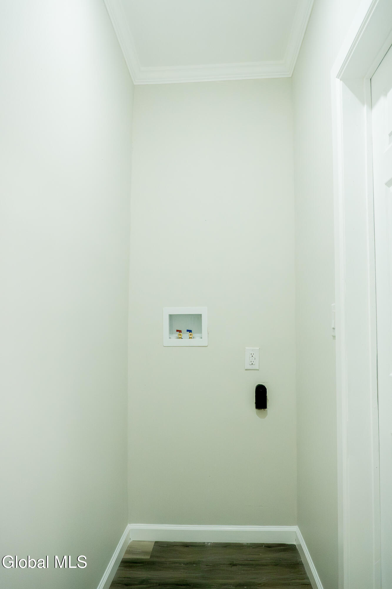 418 3rd Street, Unit 2 Schenectady, NY 12306 - Photo 4 of 29 _DSC2793
