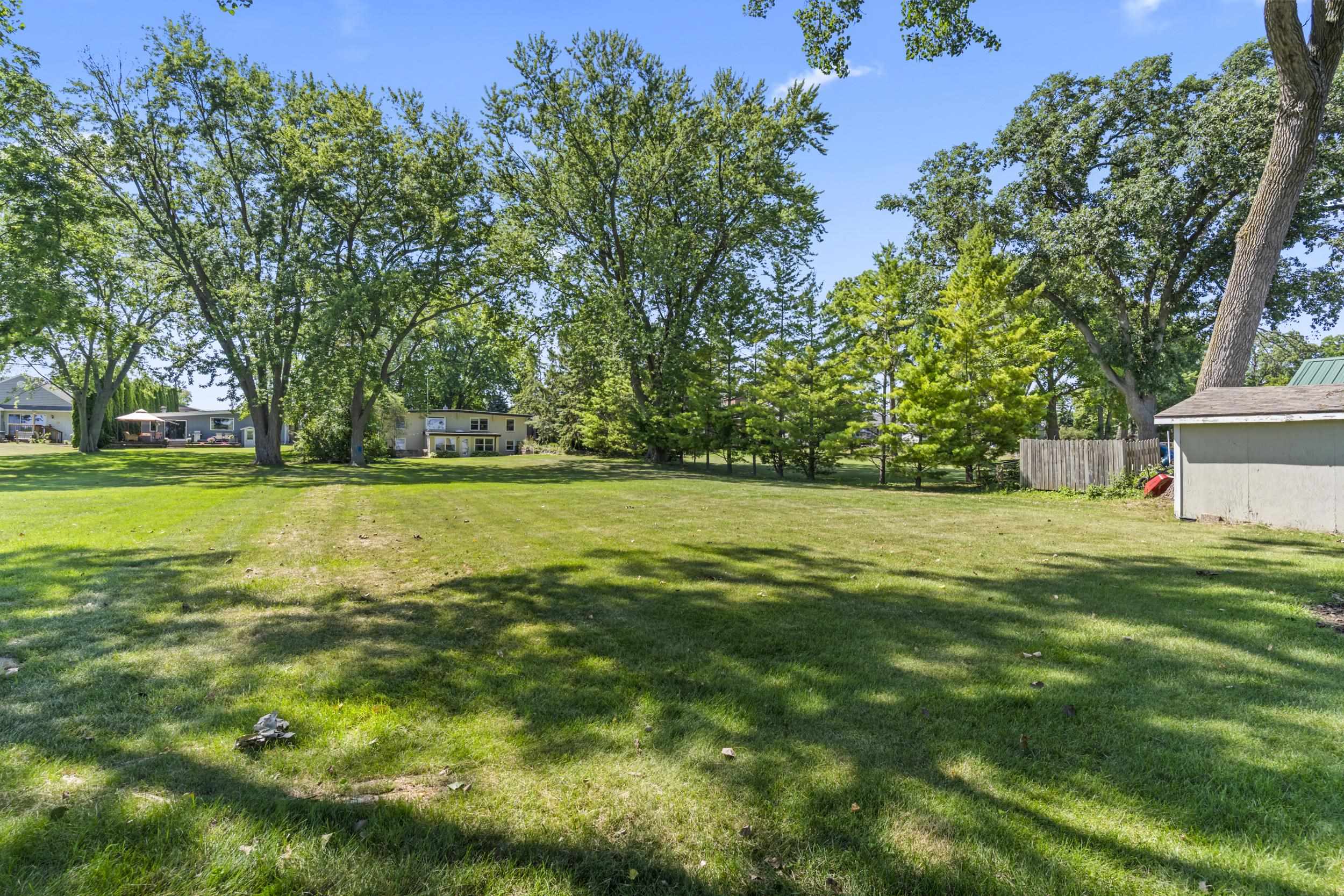 5984 Lake Road Oshkosh, WI 54902 - Photo 29 of 33