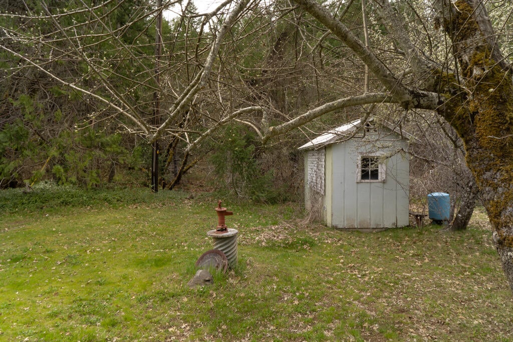 4609 Reeves Creek Road Selma, OR 97538 - Photo 30 of 35 Pump House