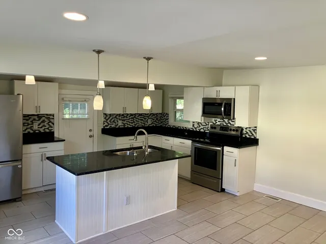 $1,700 | 645 East 49th Street, Indianapolis, IN 46205