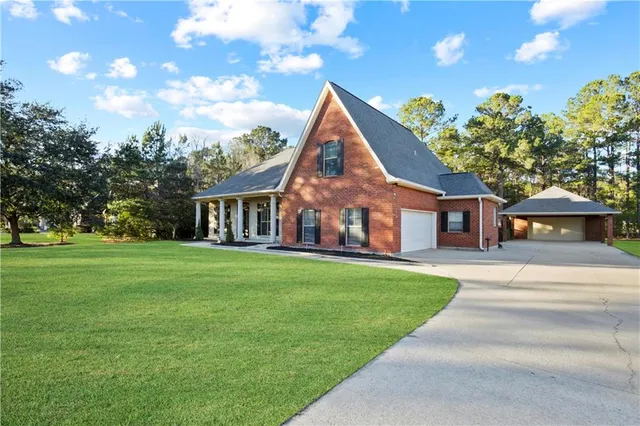 $665,000 | 264 Thornwood Drive, Covington, LA 70435