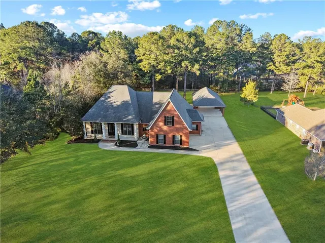 $665,000 | 264 Thornwood Drive, Covington, LA 70435