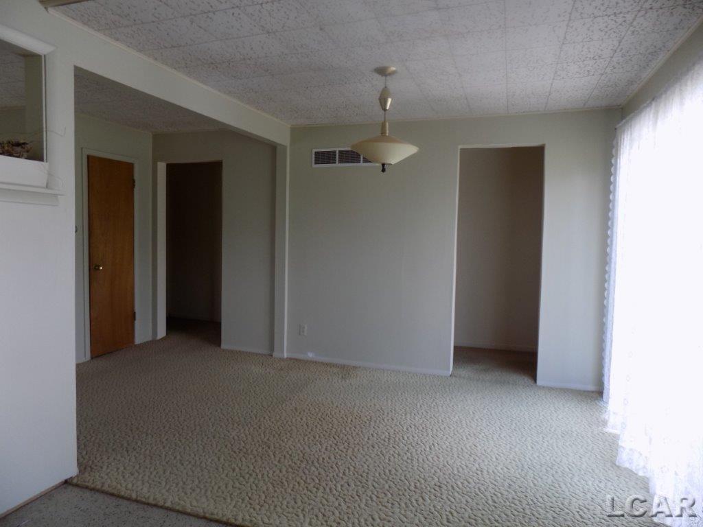 2206 West Beecher Road Adrian, MI 49221 - Photo 14 of 26 31330002-13.JPG