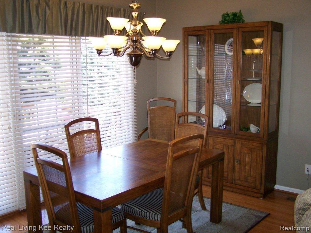 1889 Dunham Drive Rochester, MI 48306 - Photo 8 of 25 005 %282%29.jpg