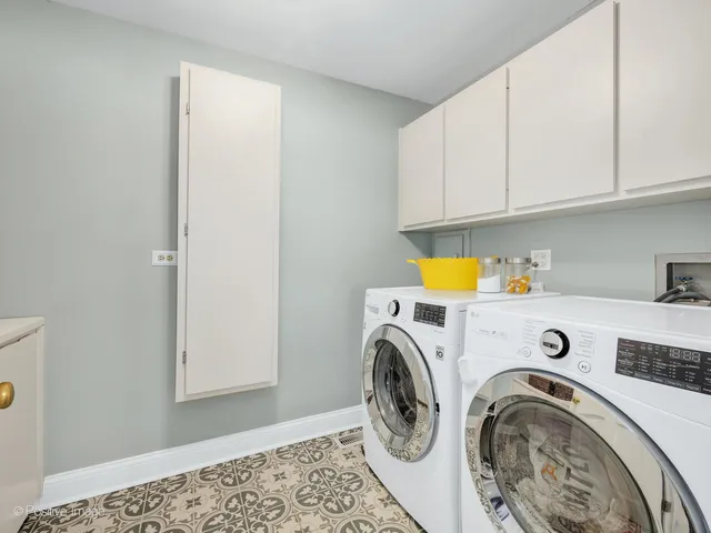 $697,000 | 23W070 Mulberry Lane, Glen Ellyn, IL 60137