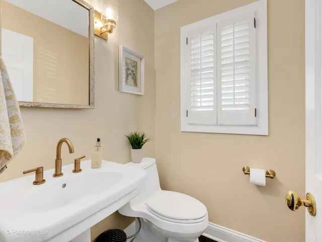 $697,000 | 23W070 Mulberry Lane, Glen Ellyn, IL 60137