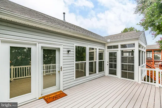 a view of an tennis court